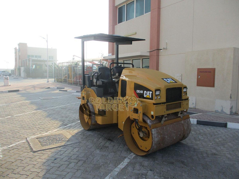 Caterpillar CB34B Tandem Roller - 农场碾压机:图1 Caterpillar CB34B Tandem Roller - 农场碾压机:图1