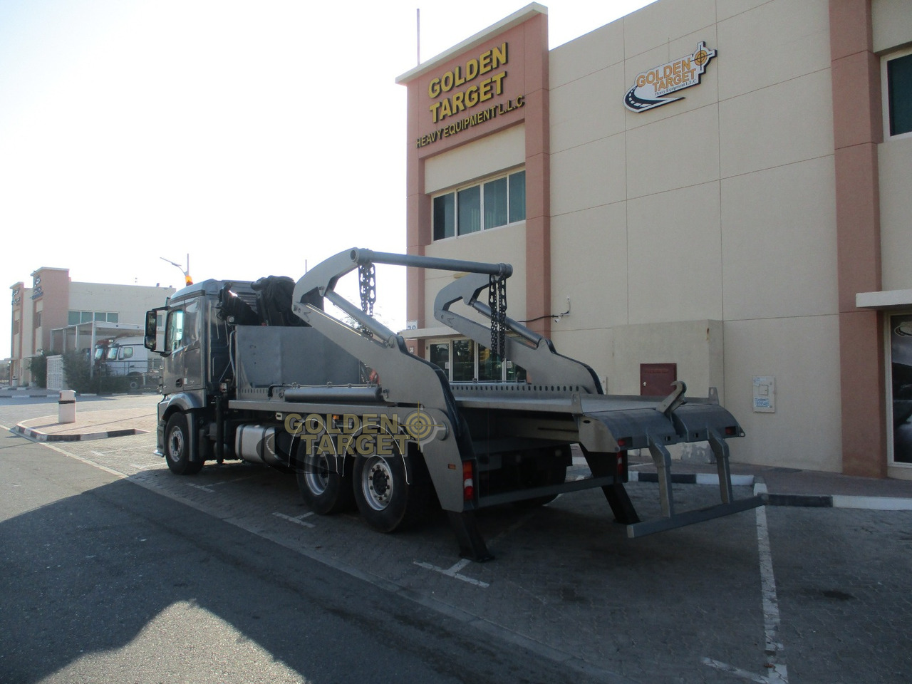 MERCEDES-BENZ 2642 6×2 DOUBLE SKIP LOADER with HIAB Crane - 箕斗装载车:图4 MERCEDES-BENZ 2642 6×2 DOUBLE SKIP LOADER with HIAB Crane - 箕斗装载车:图4