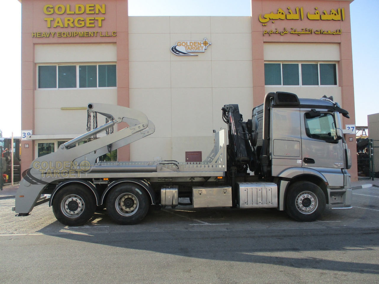 MERCEDES-BENZ 2642 6×2 DOUBLE SKIP LOADER with HIAB Crane - 箕斗装载车:图5 MERCEDES-BENZ 2642 6×2 DOUBLE SKIP LOADER with HIAB Crane - 箕斗装载车:图5