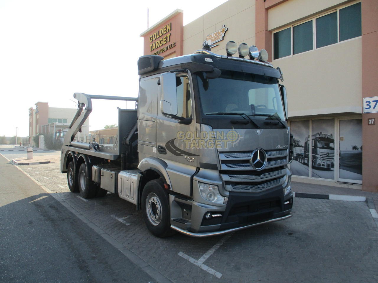 MERCEDES-BENZ 2642 6×2 DOUBLE SKIP LOADER with HIAB Crane - 箕斗装载车:图1 MERCEDES-BENZ 2642 6×2 DOUBLE SKIP LOADER with HIAB Crane - 箕斗装载车:图1