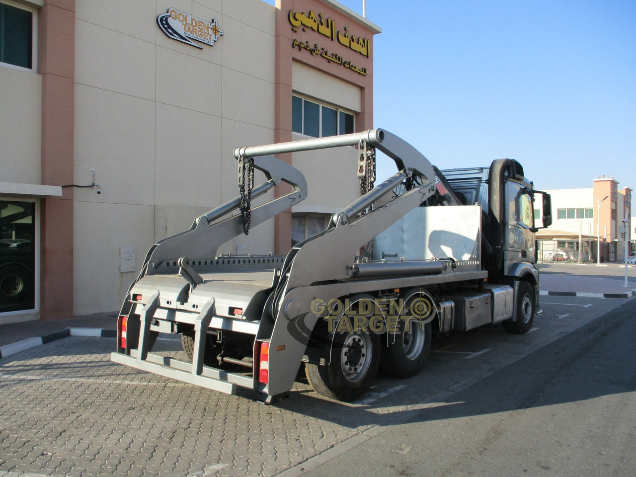MERCEDES-BENZ 2642 6×2 DOUBLE SKIP LOADER with HIAB Crane - 箕斗装载车:图3 MERCEDES-BENZ 2642 6×2 DOUBLE SKIP LOADER with HIAB Crane - 箕斗装载车:图3