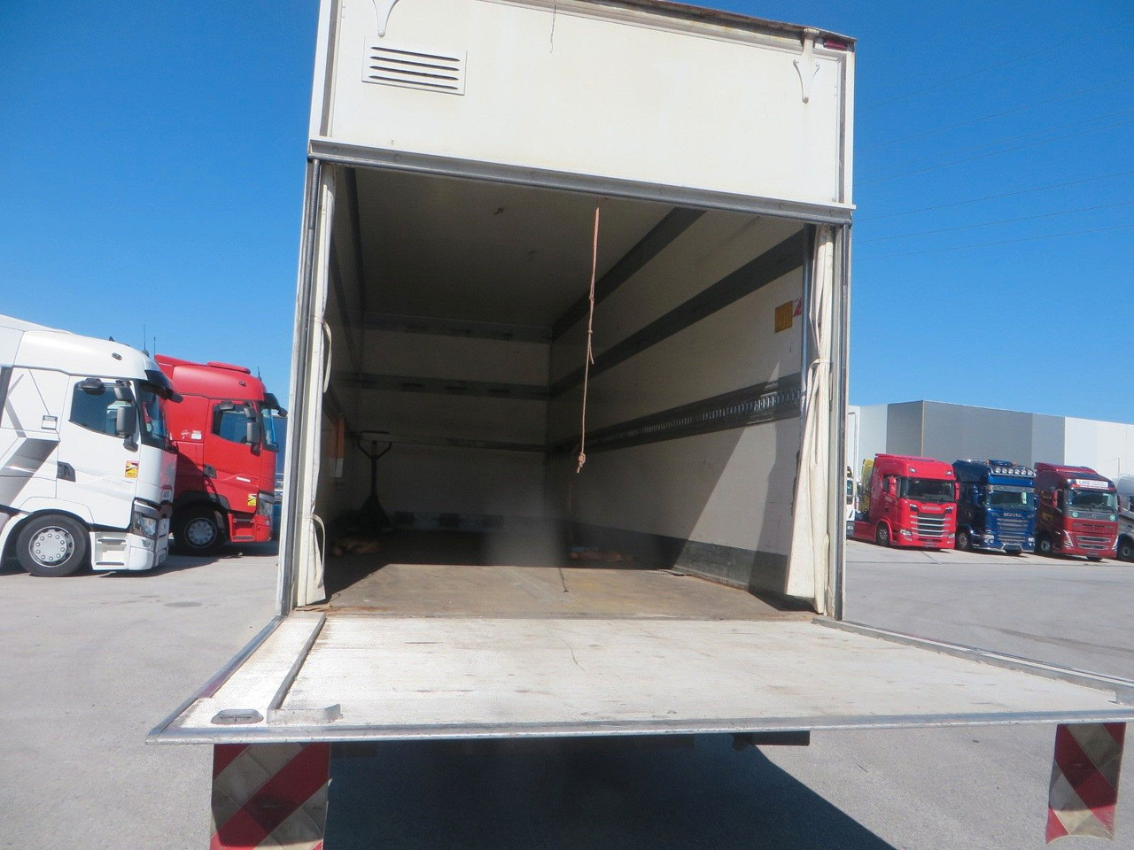 Mercedes-Benz Atego 1024 Box body with tail lift - 厢式卡车:图5 Mercedes-Benz Atego 1024 Box body with tail lift - 厢式卡车:图5