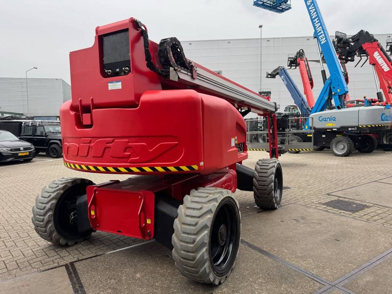 Niftylift HR 28 D E 4x4 - 铰接臂:图4 Niftylift HR 28 D E 4x4 - 铰接臂:图4