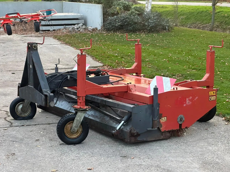 Hekamp Veegmachine met opvangbak Hydraulisch borstel - 拖拉机:图4 Hekamp Veegmachine met opvangbak Hydraulisch borstel - 拖拉机:图4