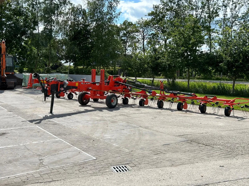 Kuhn GF 13012 Schudder Getrokken 13.00 meter - 翻草机/ 搂草机:图3 Kuhn GF 13012 Schudder Getrokken 13.00 meter - 翻草机/ 搂草机:图3
