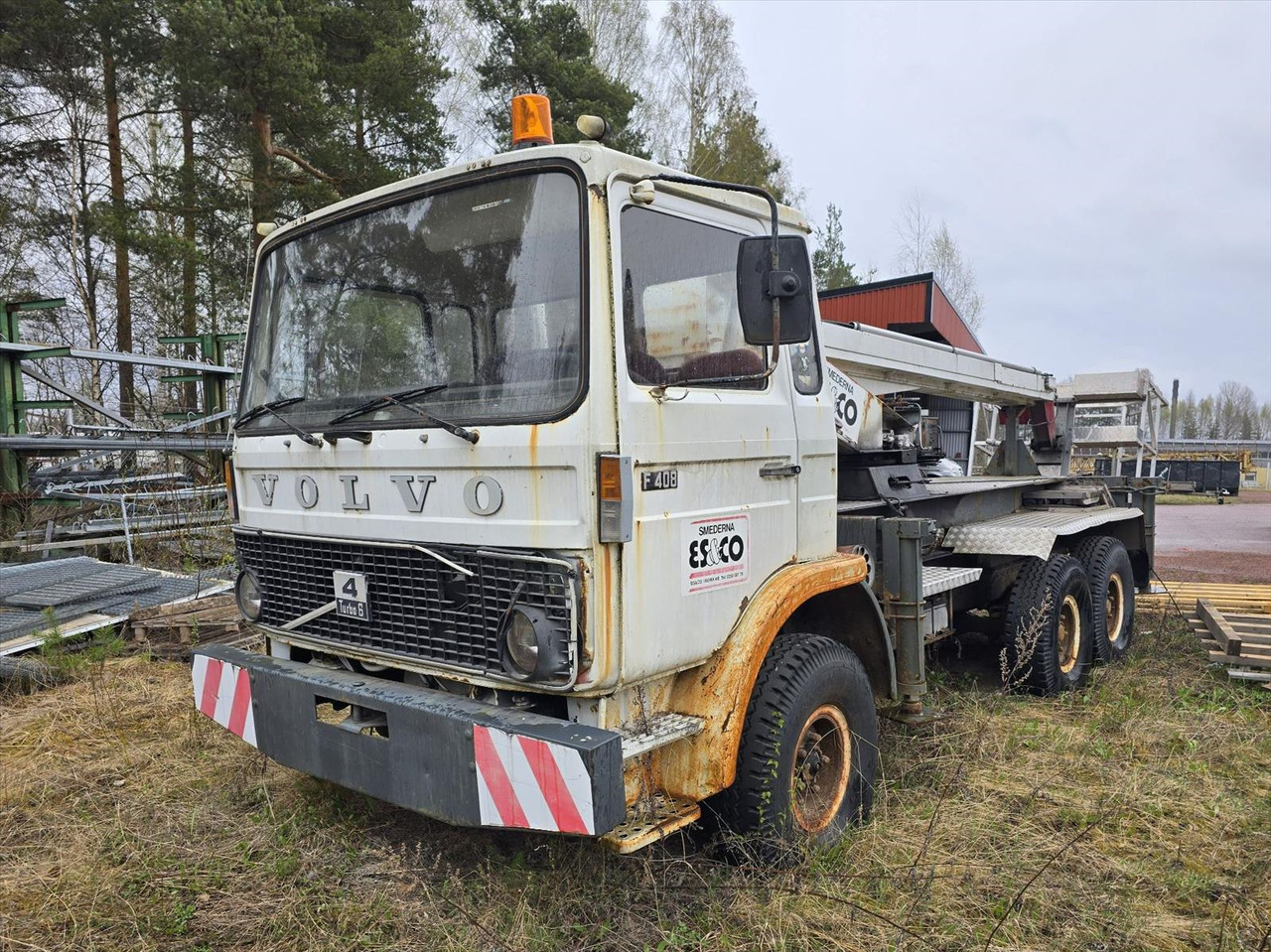 Lastbil med skyllift | Volvo F408 | 1985  Mätarställning (km): 348758 - 车载空中平台:图1 Lastbil med skyllift | Volvo F408 | 1985  Mätarställning (km): 348758 - 车载空中平台:图1