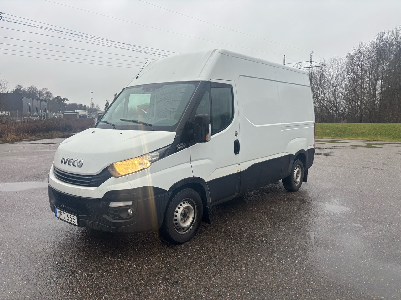 Skåpbil Iveco Daily 35S12 -2018 - 无侧窗厢式货车:图1 Skåpbil Iveco Daily 35S12 -2018 - 无侧窗厢式货车:图1