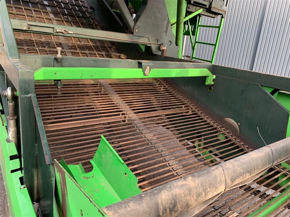 马铃薯收获机 AVR
8200 Spirit Ekstra aksel med hjultræk:图12 马铃薯收获机 AVR
8200 Spirit Ekstra aksel med hjultræk:图12