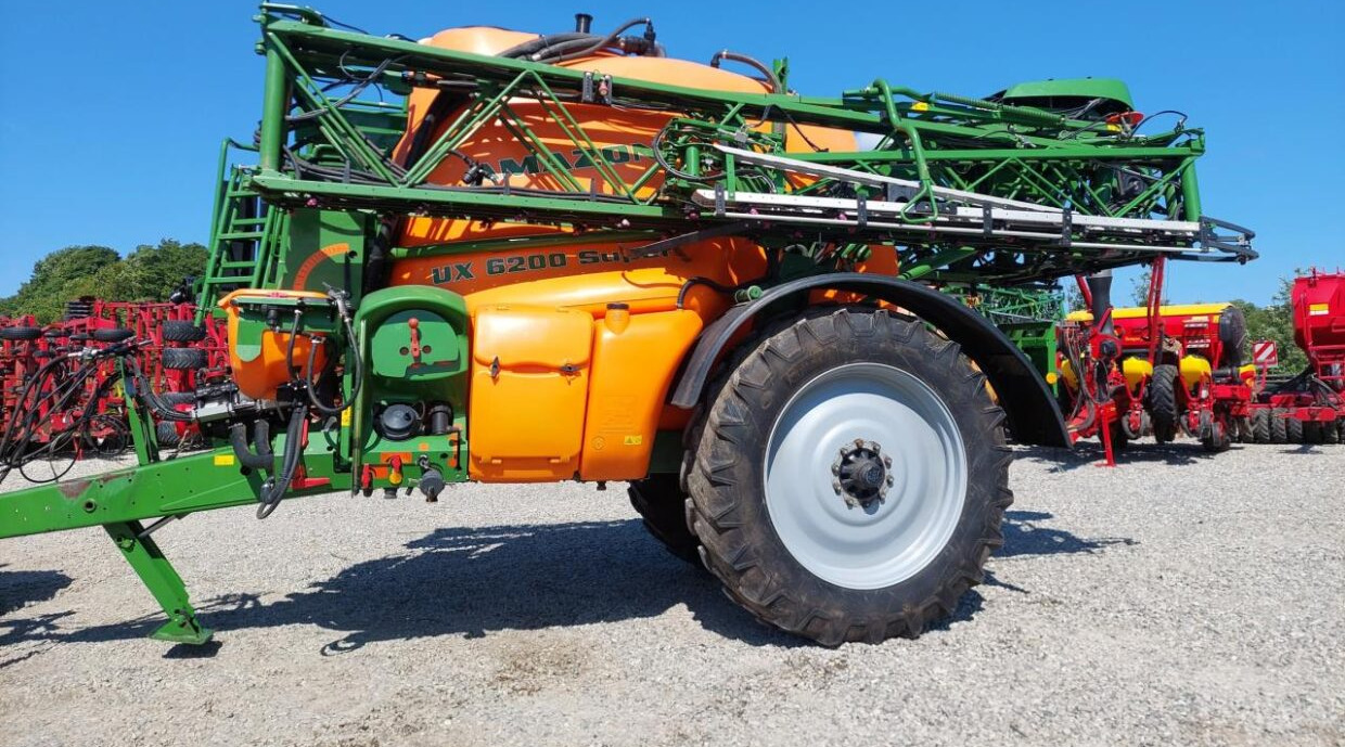 Amazone UX 6200 SUPER - 36-30-24m - 牵引式喷雾机:图3 Amazone UX 6200 SUPER - 36-30-24m - 牵引式喷雾机:图3