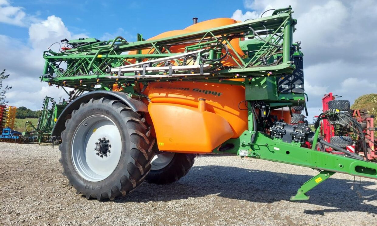 Amazone UX 6200 Super 36-24m med GPS - 牵引式喷雾机:图1 Amazone UX 6200 Super 36-24m med GPS - 牵引式喷雾机:图1