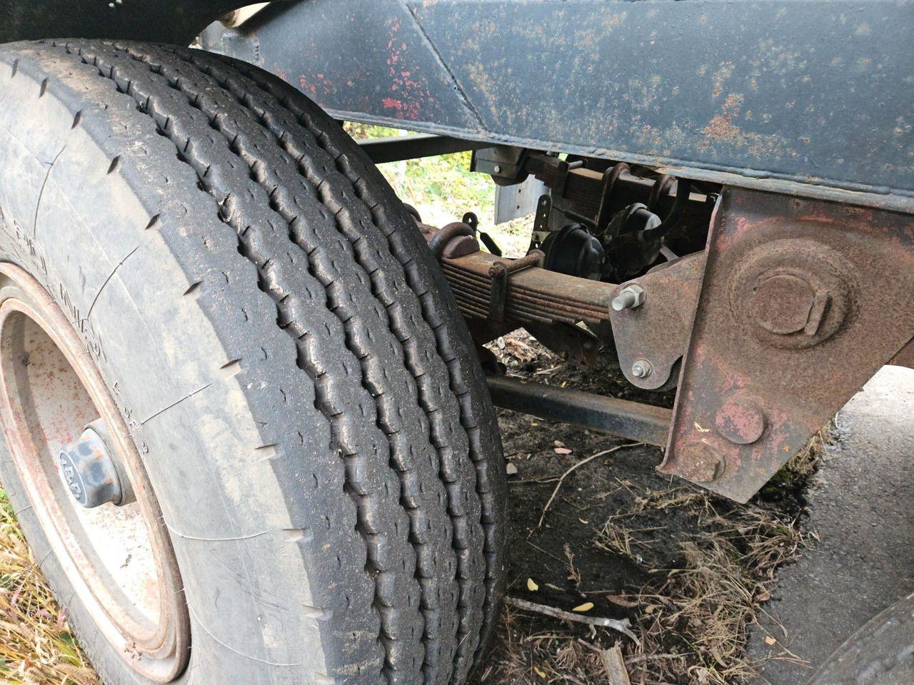 Kässbohrer Silo Güllefaß 33m³ Blattfederung - 筒仓拖车:图5 Kässbohrer Silo Güllefaß 33m³ Blattfederung - 筒仓拖车:图5