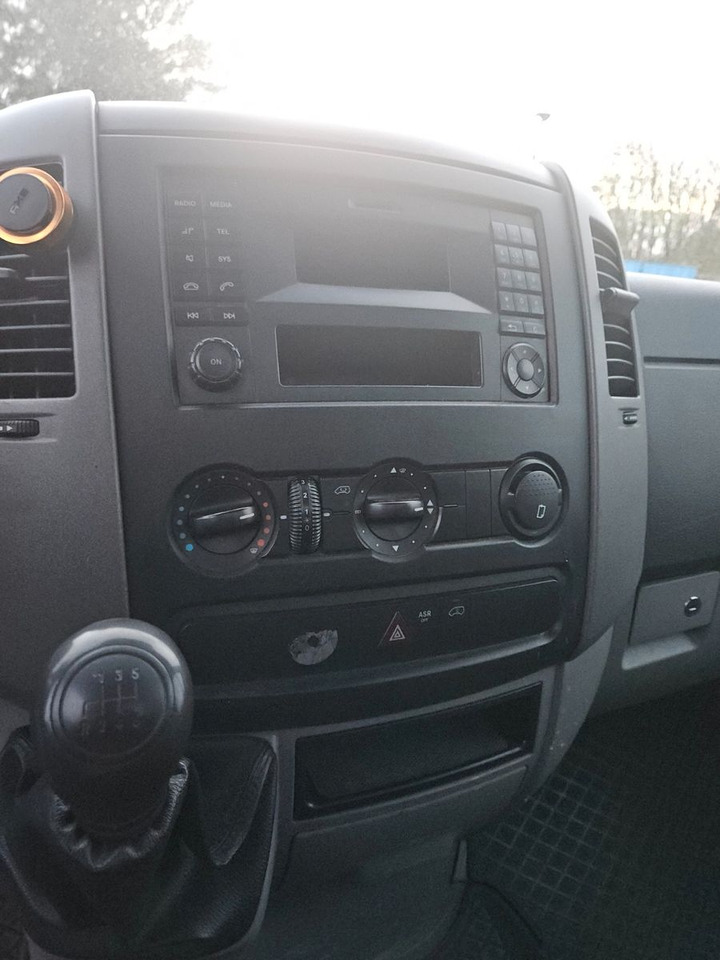 Mercedes-Benz Sprinter II Pritsche 314 CDI - 平板货车:图5 Mercedes-Benz Sprinter II Pritsche 314 CDI - 平板货车:图5