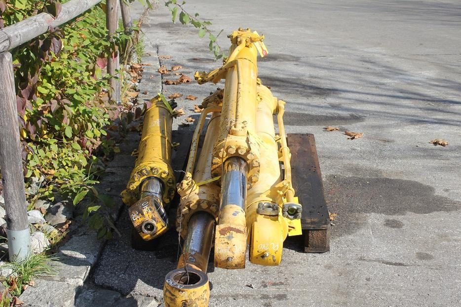 Komatsu PC 240 - 液压缸 适用于 建筑机械:图3 Komatsu PC 240 - 液压缸 适用于 建筑机械:图3