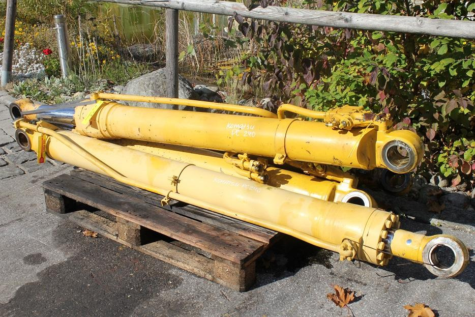 Komatsu PC 240 - 液压缸 适用于 建筑机械:图1 Komatsu PC 240 - 液压缸 适用于 建筑机械:图1
