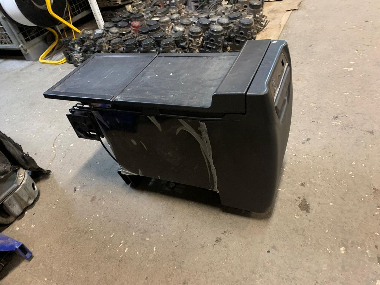 IVECO indel B 5802797207 SP940 24L stan nieznany 5802797207 IVECO - 驾驶室和内部 适用于 卡车:图1 IVECO indel B 5802797207 SP940 24L stan nieznany 5802797207 IVECO - 驾驶室和内部 适用于 卡车:图1