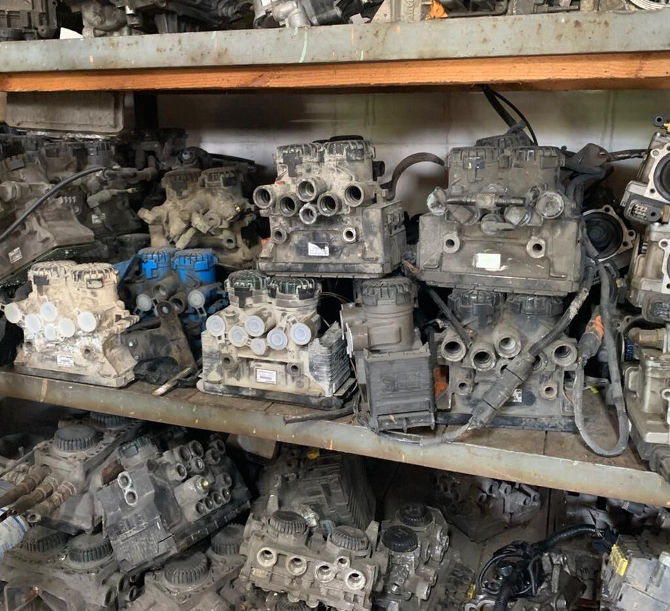 Knorr-Bremse Dwukanałowy 81.52106.6042 MAN TGA TGX TGS truck - 制动阀 适用于 卡车:图2 Knorr-Bremse Dwukanałowy 81.52106.6042 MAN TGA TGX TGS truck - 制动阀 适用于 卡车:图2