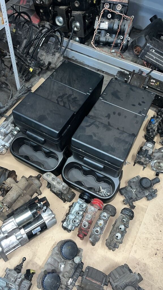 Lodówka Iveco Stralis Indel B SP740 5801710334 IVECO - 驾驶室和内部 适用于 卡车:图1 Lodówka Iveco Stralis Indel B SP740 5801710334 IVECO - 驾驶室和内部 适用于 卡车:图1