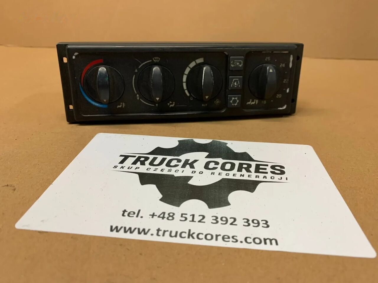 Scania Sterownik Klimatyzacji KT010 VOLVO P/N 21093503 Scania truck - 仪表板 适用于 卡车:图1 Scania Sterownik Klimatyzacji KT010 VOLVO P/N 21093503 Scania truck - 仪表板 适用于 卡车:图1