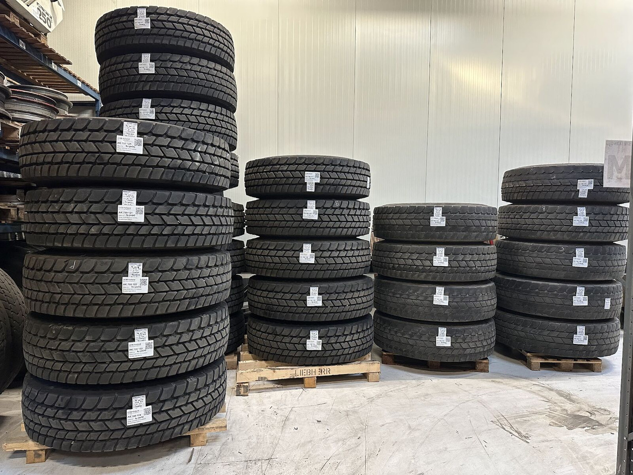 Liebherr Crane Tires/Rims for sale - 轮胎 适用于 移动式起重机:图1 Liebherr Crane Tires/Rims for sale - 轮胎 适用于 移动式起重机:图1