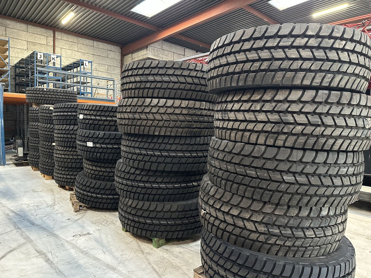 Liebherr Crane Tires/Rims for sale - 轮胎 适用于 移动式起重机:图4 Liebherr Crane Tires/Rims for sale - 轮胎 适用于 移动式起重机:图4