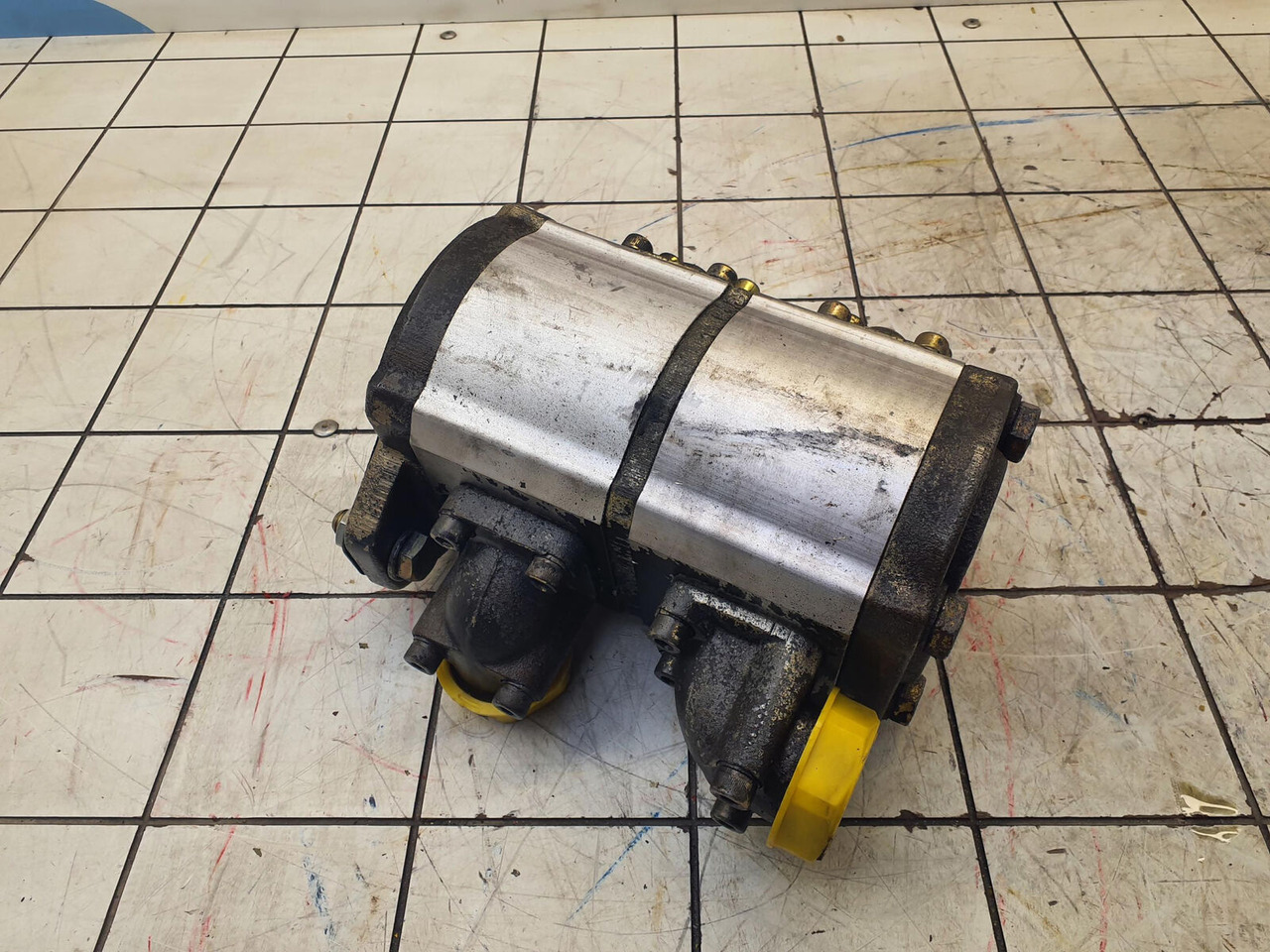 Liebherr LTM 1045-3.1 dual gear pump - 液压泵 适用于 移动式起重机:图3 Liebherr LTM 1045-3.1 dual gear pump - 液压泵 适用于 移动式起重机:图3