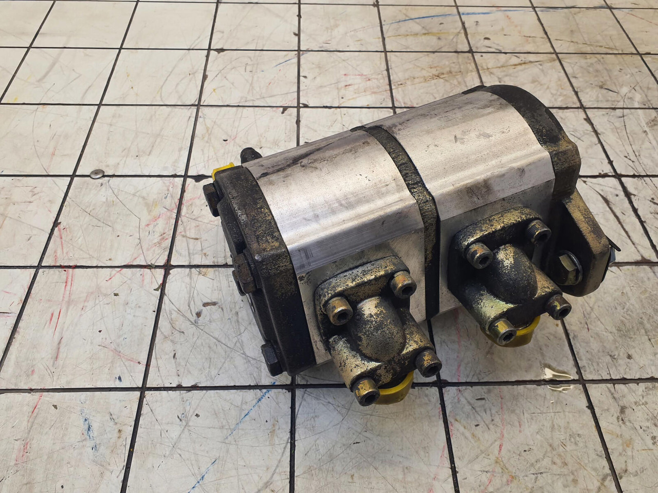 Liebherr LTM 1045-3.1 dual gear pump - 液压泵 适用于 移动式起重机:图1 Liebherr LTM 1045-3.1 dual gear pump - 液压泵 适用于 移动式起重机:图1