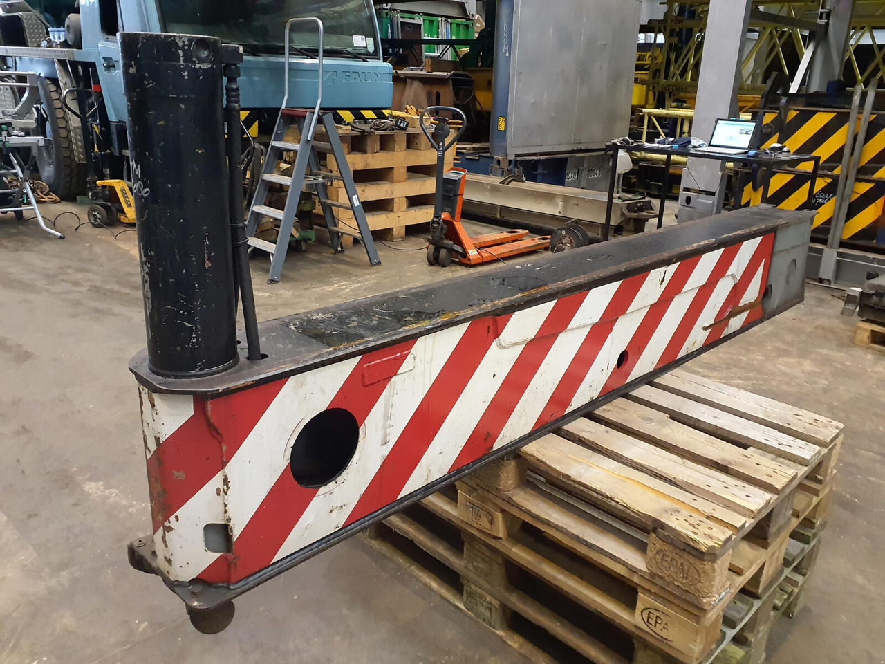 Liebherr LTM 1080-1 sliding beam complete front - 悬挂系统 适用于 起重机:图2 Liebherr LTM 1080-1 sliding beam complete front - 悬挂系统 适用于 起重机:图2