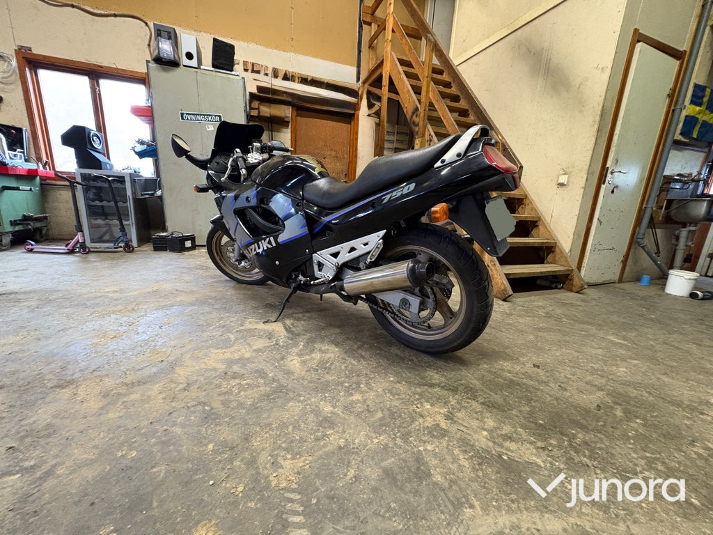 Motorcykel - Suzuki, GSX 750 F - 摩托车:图3 Motorcykel - Suzuki, GSX 750 F - 摩托车:图3