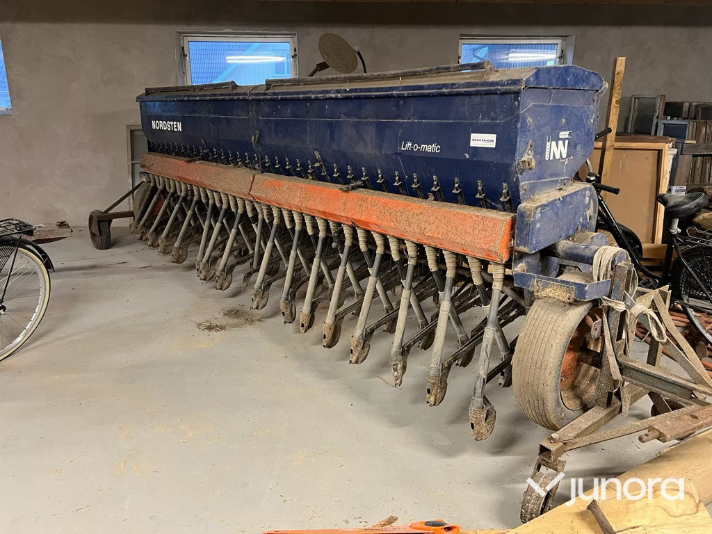 Såmaskin - Lift-o-Matic CLB 400 - 条播机:图1 Såmaskin - Lift-o-Matic CLB 400 - 条播机:图1