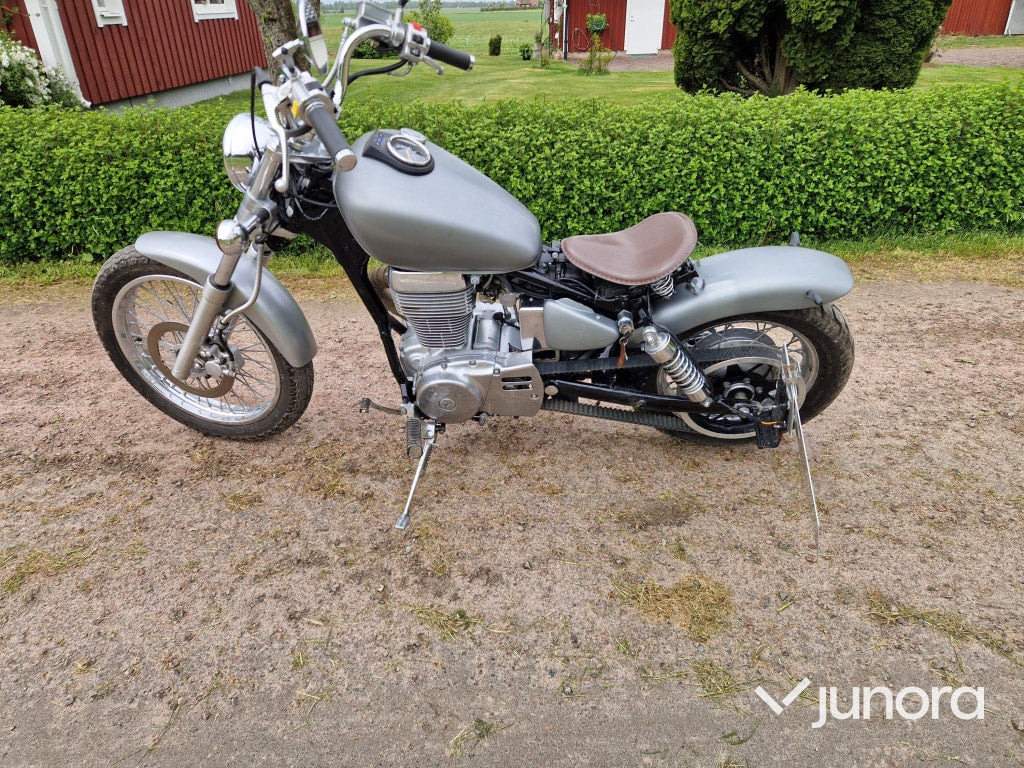 Suzuki LS 650 Bobber - 摩托车:图4 Suzuki LS 650 Bobber - 摩托车:图4