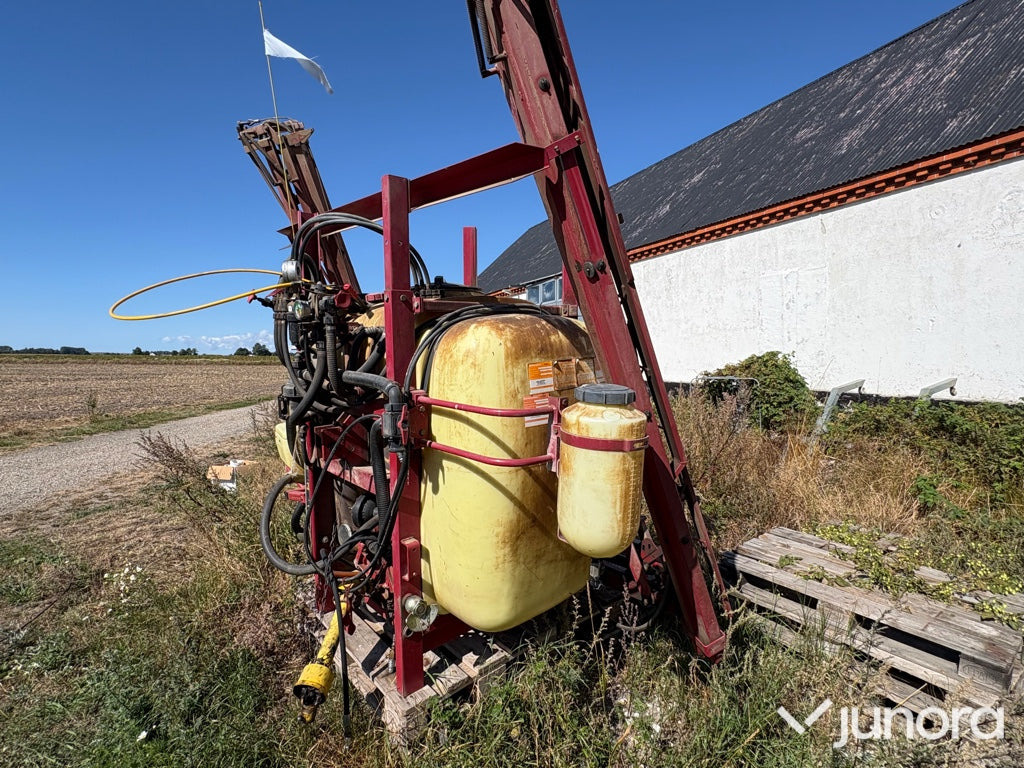 Växtspruta - Hardi, 1000L, 12M - 拖拉机悬挂式喷雾机:图2 Växtspruta - Hardi, 1000L, 12M - 拖拉机悬挂式喷雾机:图2