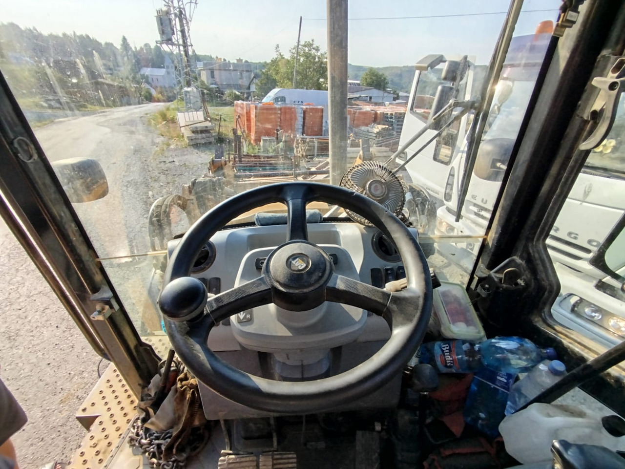 CATERPILLAR 472F2 - 反铲装载机:图5 CATERPILLAR 472F2 - 反铲装载机:图5