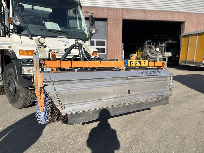 Mercedes-Benz Unimog U400 U400 4 x 2 / Schmidt SK350 sweeper - 道路清扫机:图5 Mercedes-Benz Unimog U400 U400 4 x 2 / Schmidt SK350 sweeper - 道路清扫机:图5