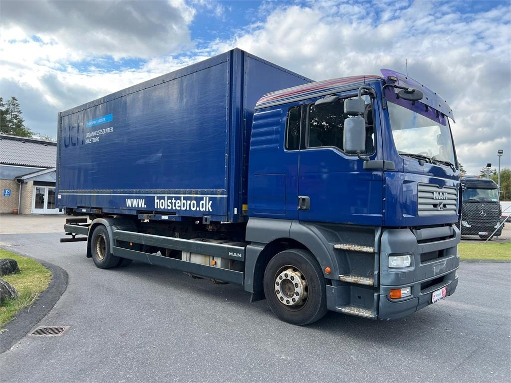 MAN TGA 18-350 - 7,15 - 集装箱运输车/ 可拆卸车身的卡车:图2 MAN TGA 18-350 - 7,15 - 集装箱运输车/ 可拆卸车身的卡车:图2