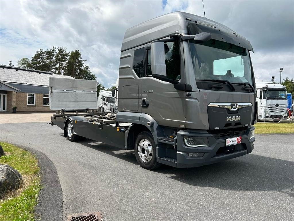 MAN TGL 8-220 4x2 BL incl. 2 stk veksellad - 集装箱运输车/ 可拆卸车身的卡车:图2 MAN TGL 8-220 4x2 BL incl. 2 stk veksellad - 集装箱运输车/ 可拆卸车身的卡车:图2