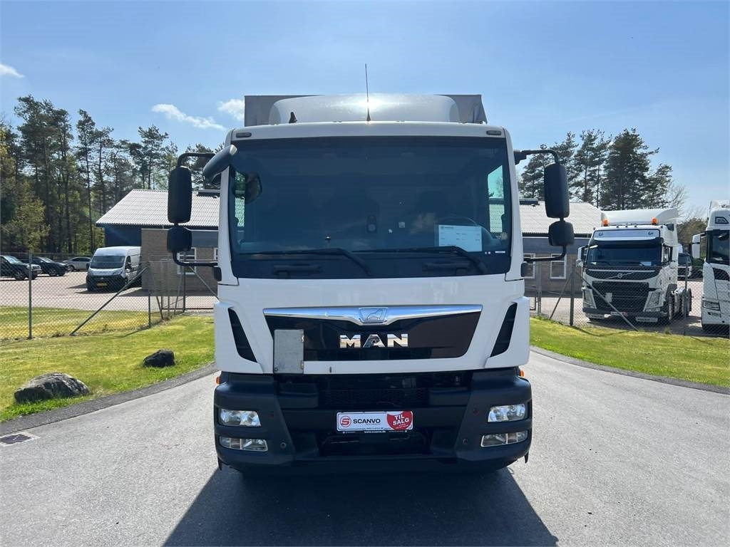MAN TGM 18-340 BL - 侧帘卡车:图4 MAN TGM 18-340 BL - 侧帘卡车:图4