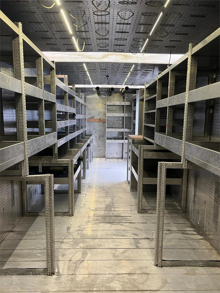 Mercedes-Benz Antos 1824 LnR  - 厢式卡车:图2 Mercedes-Benz Antos 1824 LnR  - 厢式卡车:图2