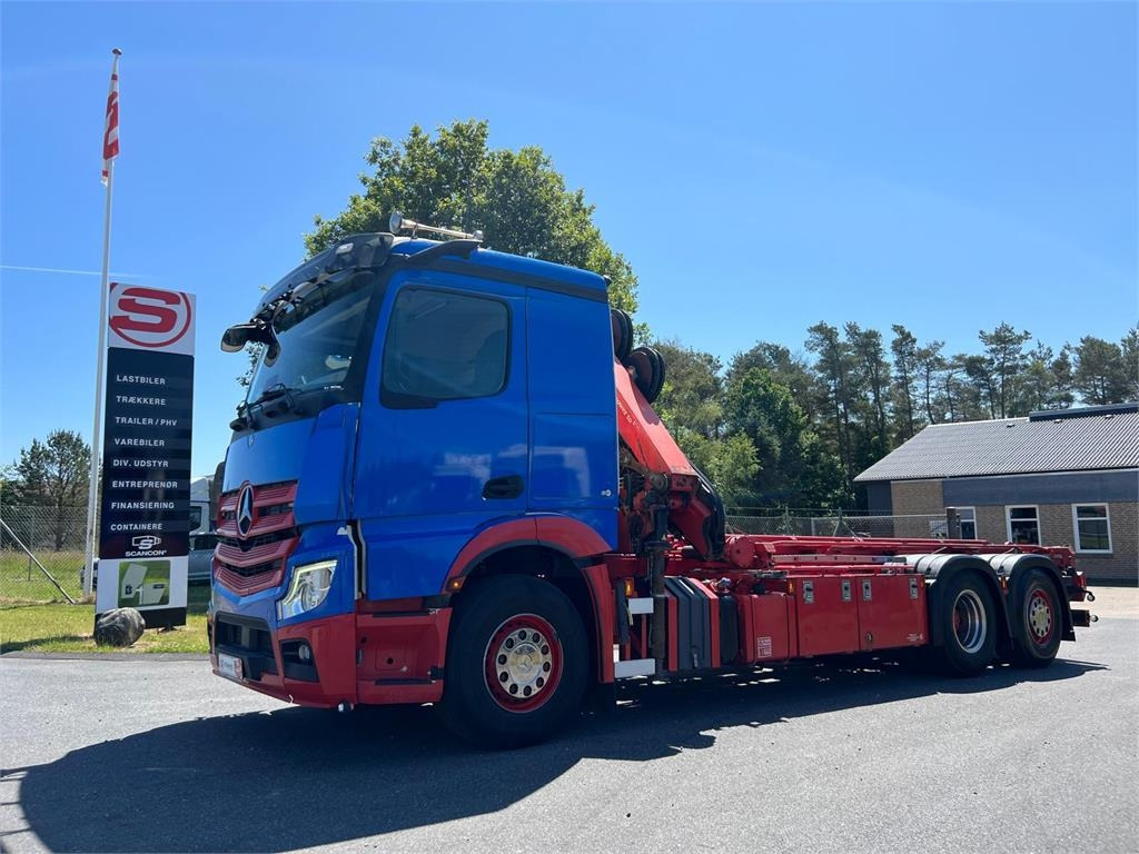 Mercedes-Benz Antos 2545 - HMF 1520K-RCkran  - 箕斗装载车:图1 Mercedes-Benz Antos 2545 - HMF 1520K-RCkran  - 箕斗装载车:图1