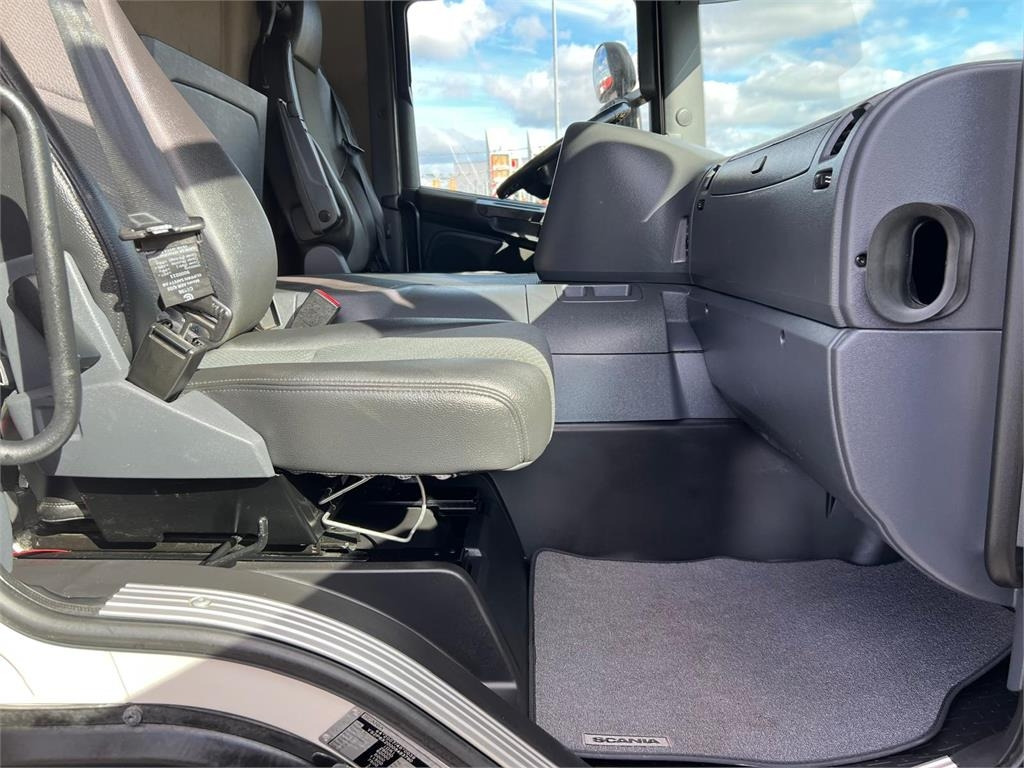 Scania P280 LB 6x2*4 MLB - 24 pallets - 侧帘卡车:图4 Scania P280 LB 6x2*4 MLB - 24 pallets - 侧帘卡车:图4