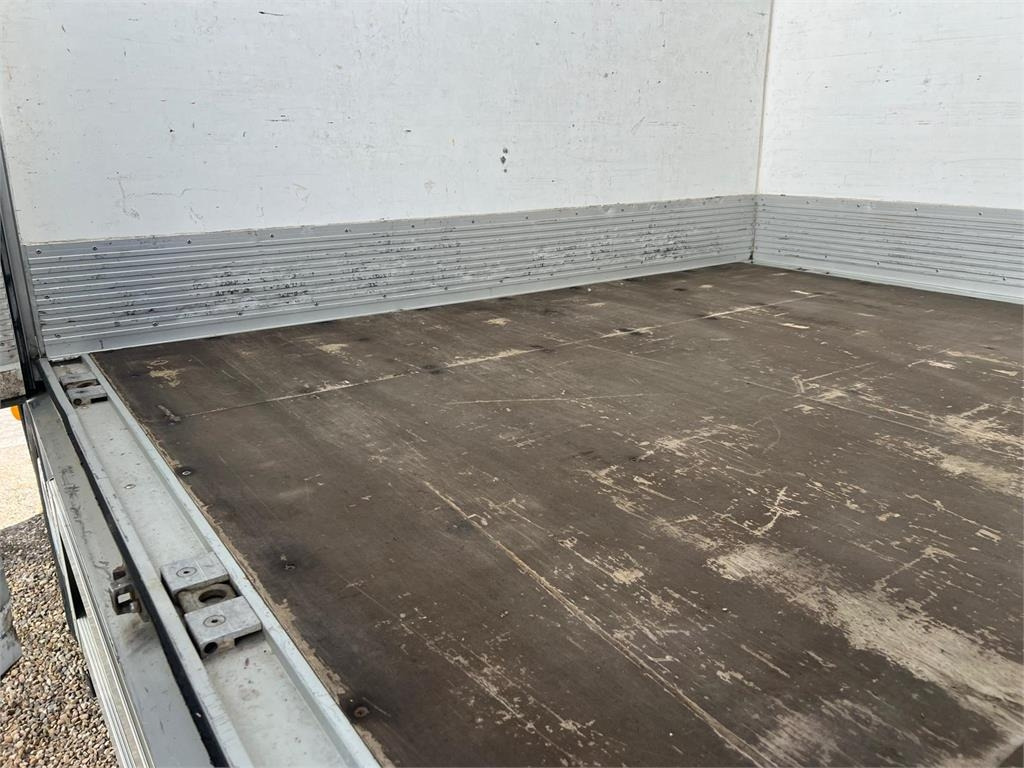 Volvo FE320 18 ton - 冷藏车:图5 Volvo FE320 18 ton - 冷藏车:图5