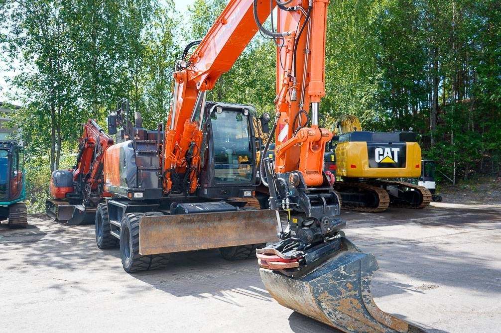 Hitachi ZX 140 W-6 - 轮式挖掘机:图5 Hitachi ZX 140 W-6 - 轮式挖掘机:图5