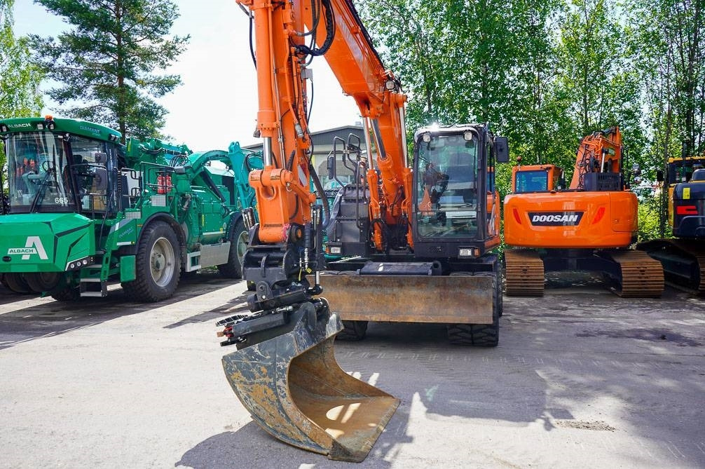 Hitachi ZX 140 W-6 - 轮式挖掘机:图4 Hitachi ZX 140 W-6 - 轮式挖掘机:图4