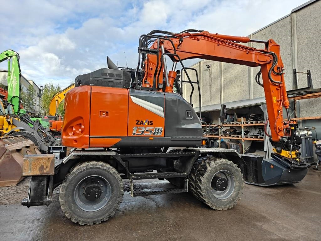 Hitachi ZX135W-7 VARUSTELTU - 轮式挖掘机:图4 Hitachi ZX135W-7 VARUSTELTU - 轮式挖掘机:图4