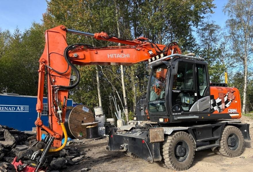 Hitachi ZX170W-6 + Peräkärry 2-akselinen  - 轮式挖掘机:图1 Hitachi ZX170W-6 + Peräkärry 2-akselinen  - 轮式挖掘机:图1