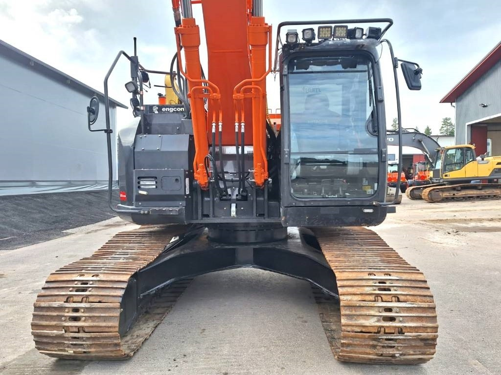 履带式挖掘机 Hitachi ZX225USLC-5 PYÖRITTÄJÄLLÄ：图7