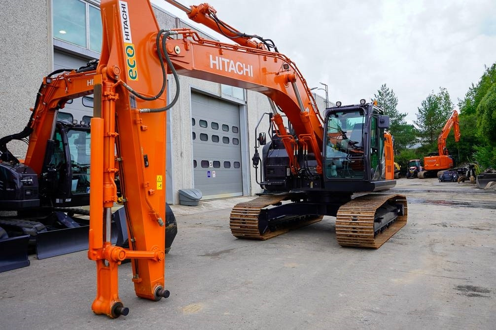 Hitachi ZX225USLC-6 - 履带式挖掘机:图3 Hitachi ZX225USLC-6 - 履带式挖掘机:图3