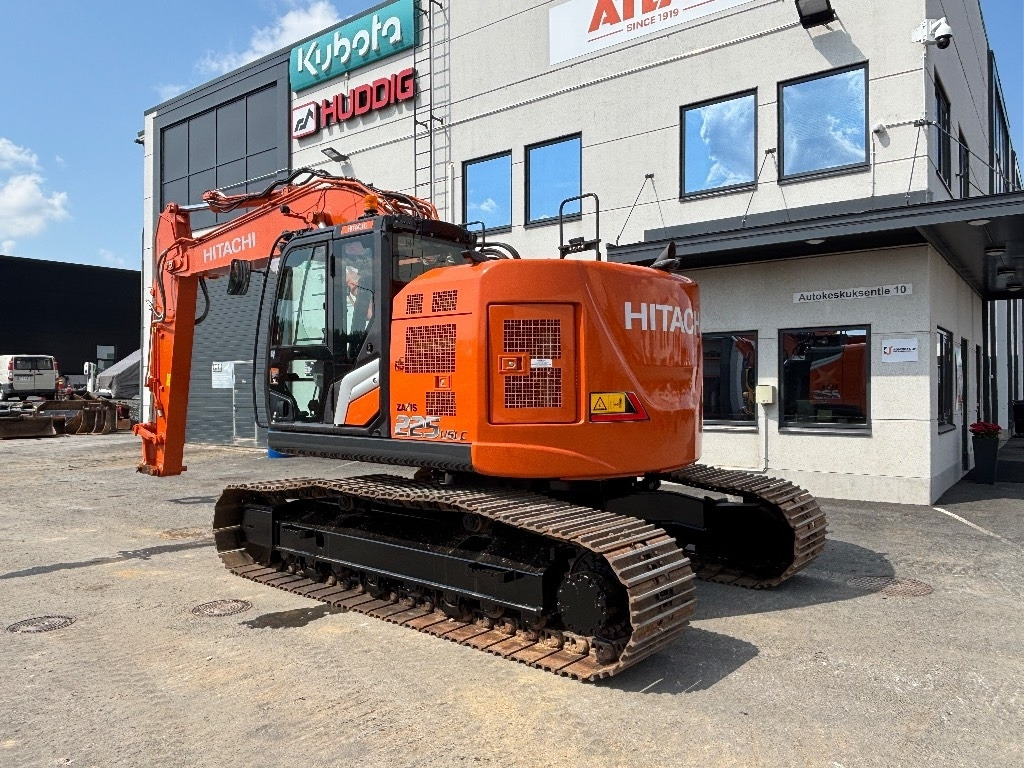 Hitachi ZX225USLC-7 - 履带式挖掘机:图2 Hitachi ZX225USLC-7 - 履带式挖掘机:图2
