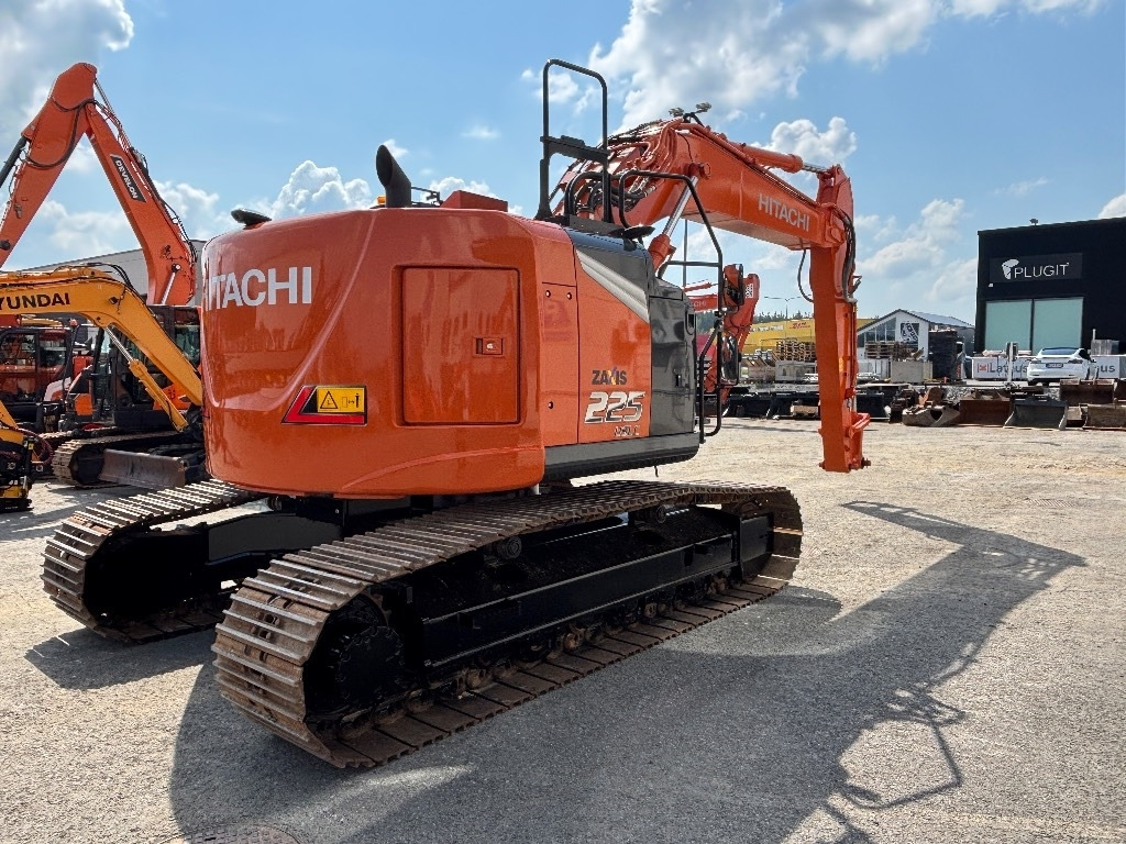 Hitachi ZX225USLC-7 - 履带式挖掘机:图4 Hitachi ZX225USLC-7 - 履带式挖掘机:图4