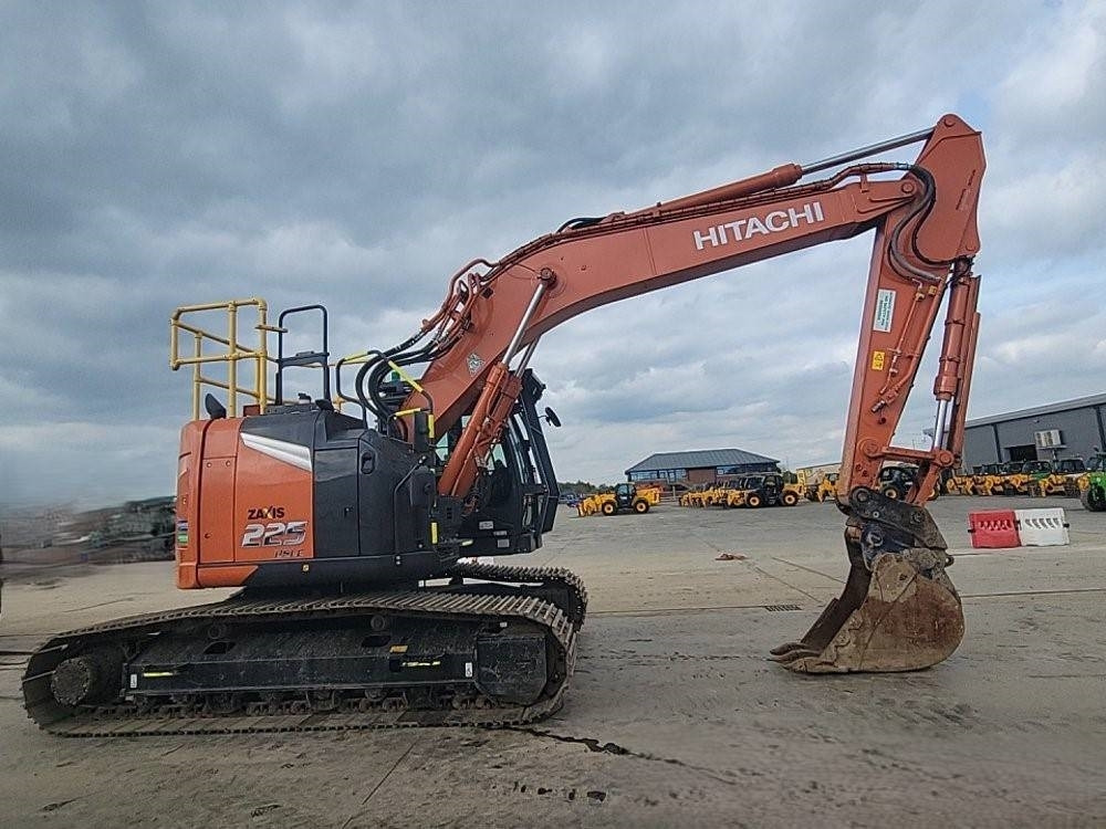 Hitachi ZX225USLC-7 - 履带式挖掘机:图2 Hitachi ZX225USLC-7 - 履带式挖掘机:图2