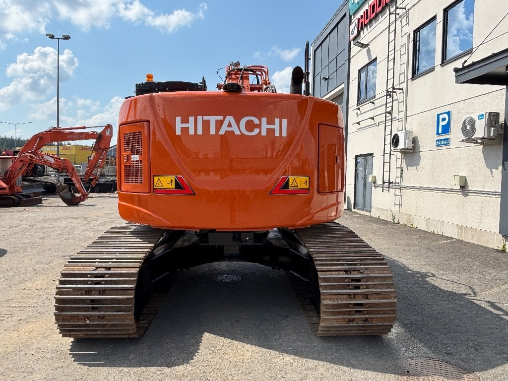 Hitachi ZX225USLC-7 - 履带式挖掘机:图3 Hitachi ZX225USLC-7 - 履带式挖掘机:图3